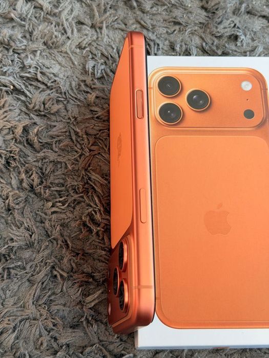 iPhone 17 pro max 256 Gb orange