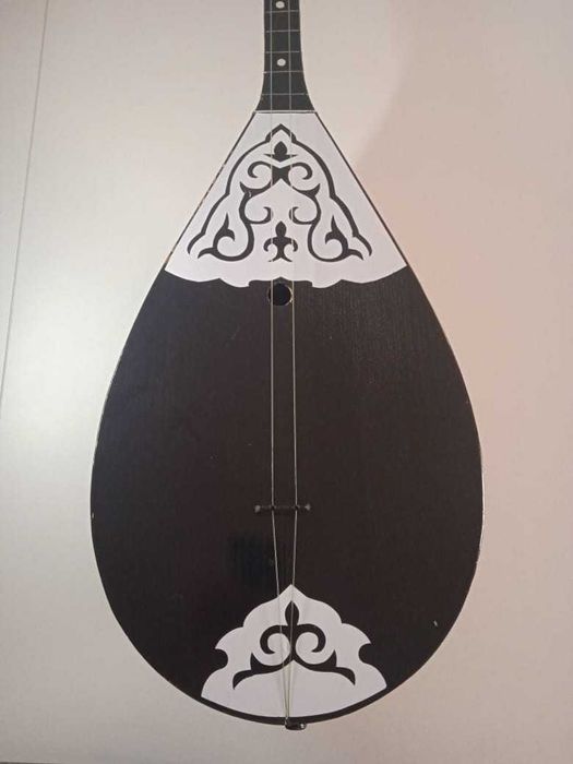 ДОМБЫРА сатылады ҚАРА түсті