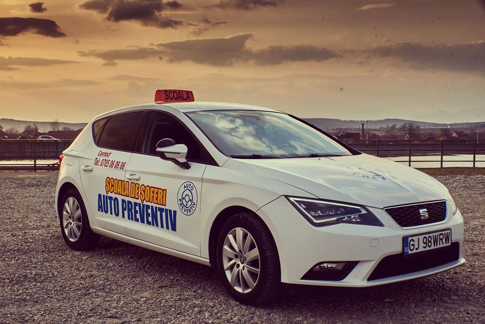 Scoala de soferi. Instructor auto . Atestate profesionale