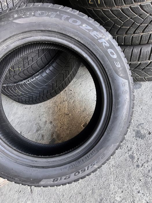 2 anvelope iarna 225/60/18 , pirelli , runflat , 6 mm
