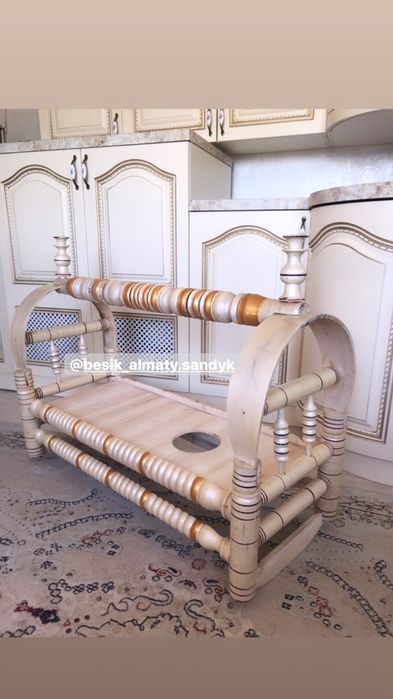 Бесиктер, Сандыктар, жасаулар