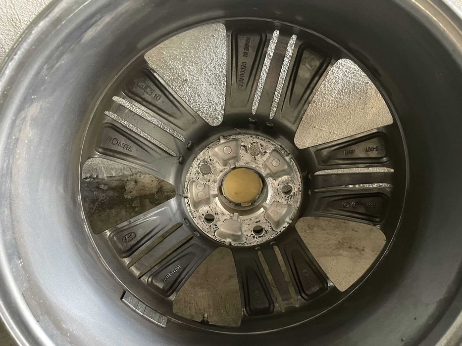 Оригинални алуминиеви джанти Hyundai 5x114,3 18 6.5j ET51 67.1 mm, с TPMS датчици.