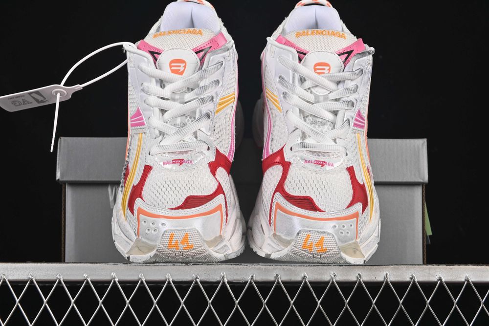 Balenciaga Runner.