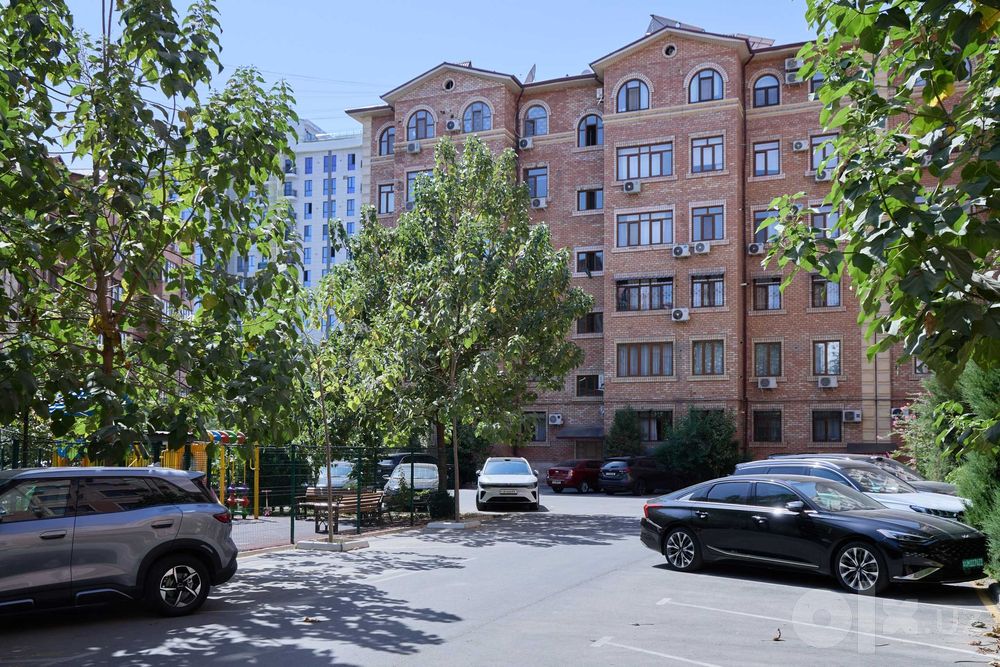 Мирабад. Теплый кирпичный дом. Окна во двор. Качественный евроремонт.