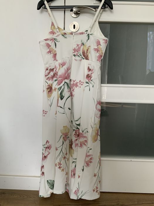 Рокля About you с етикет