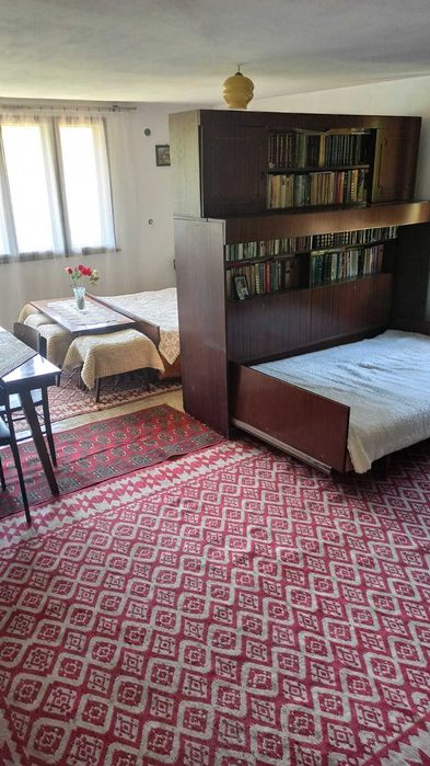 Продавам масивна къща в с.Ушинци