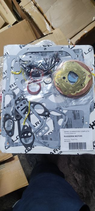 Запчасти на двигателя,спецтехнику.