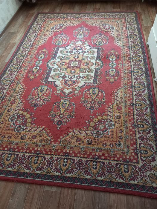 Продаётся ковер 2х3