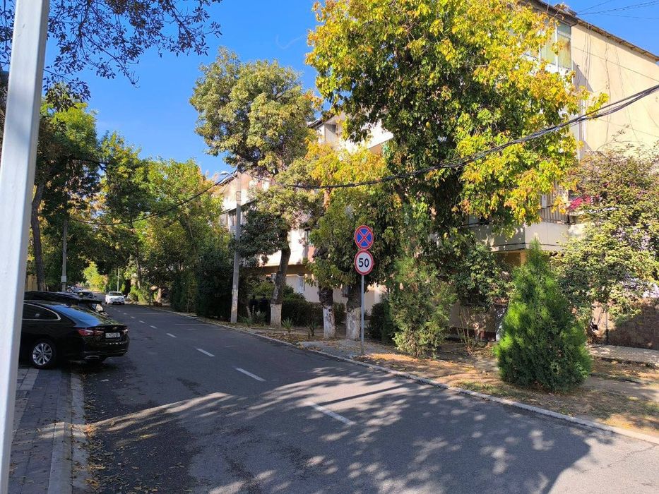 Продаётся  квартира  в доль  дороги  ( не жилой  центр города)