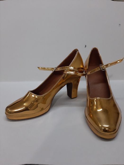 Raqs tuflilari tayyorlari