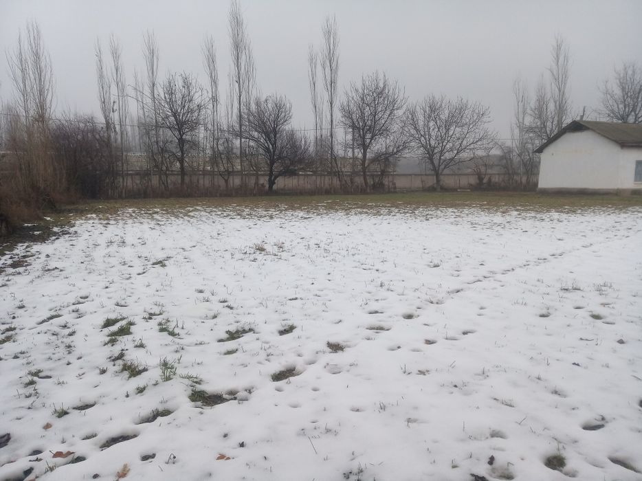 Uy sotiladi yer maydoni 15 sotix yonida 14 sotix uchaskasi bor