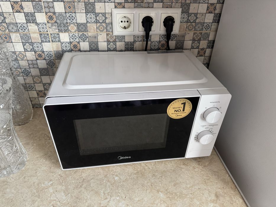 Микроволновкая белая Midea