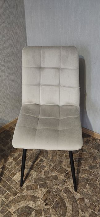 Продам новые стулья