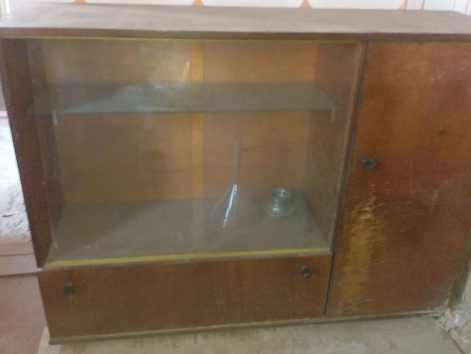 Продам сервант..