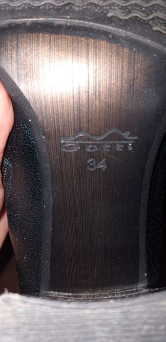 Продаётся демисезонная обувь