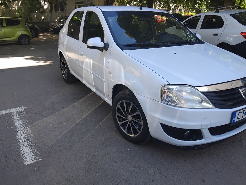 Vând Dacia Logan 1.2 Benzină { 2012}