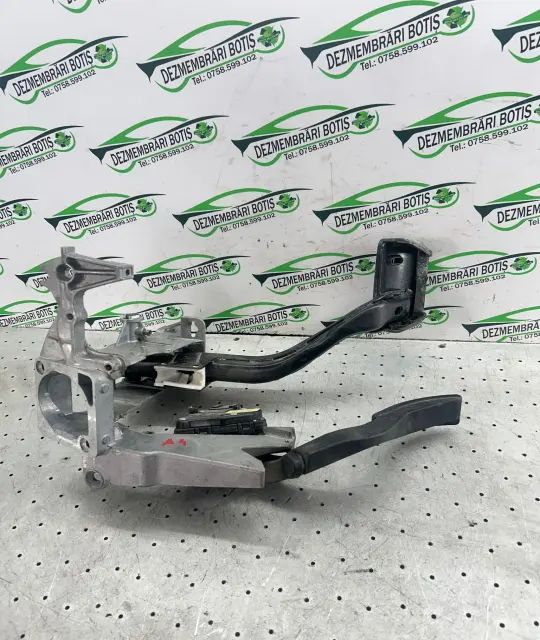 Pod pedalier 8E1721117D Audi A4 2004 2.5 TDI multitronic (163 hp)