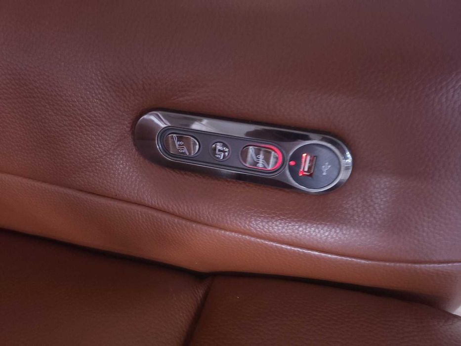 Кафяв кожен диван голяма двойка с електрически релаксиращ механизъм