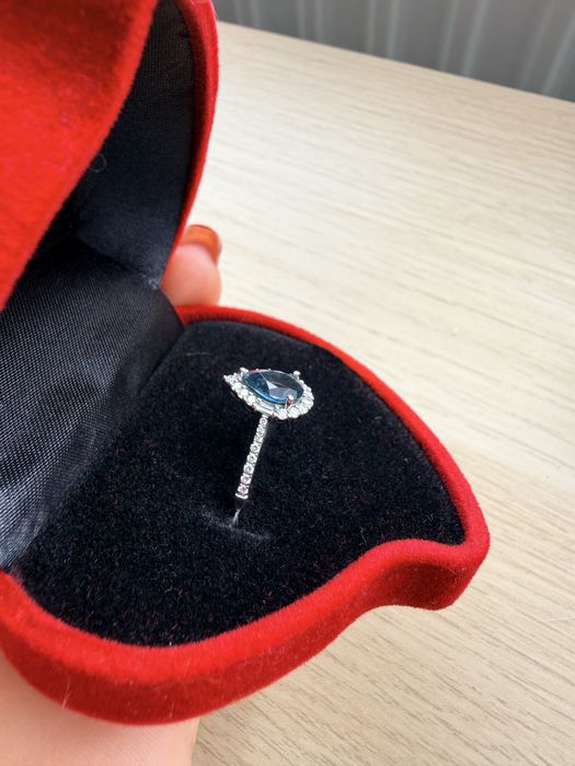 Inel aur alb 18k, London blue topaz, 32 diamante naturale si documente