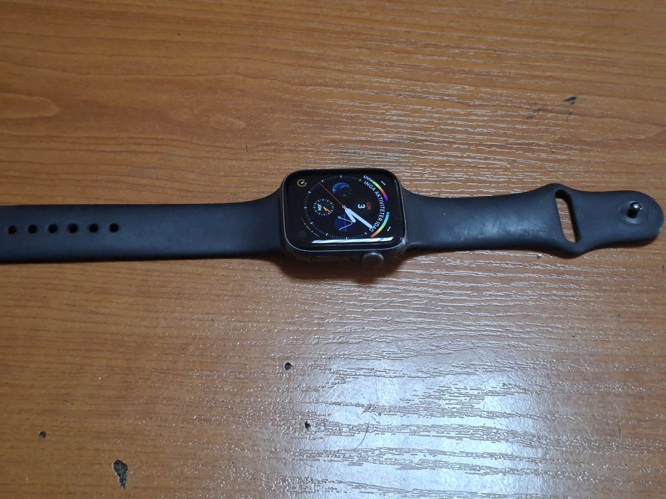 Продавам часовник Apple series 3 Nike