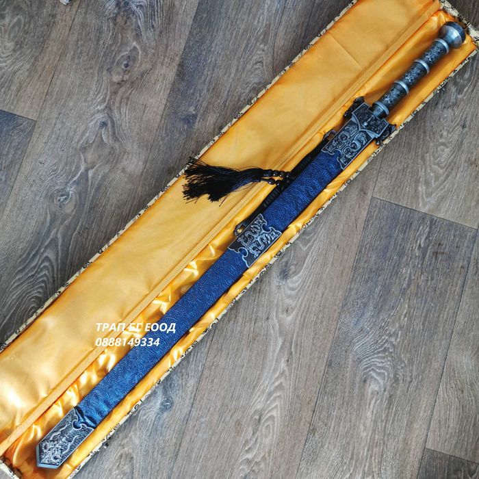 Стоманен меч Син Дракон с масивна дървена кания и метални орнаменти