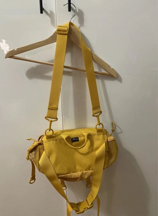 Supreme duffle bag жълта