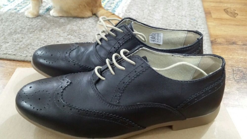 Vand pantofi piele, marime 41 si 42
