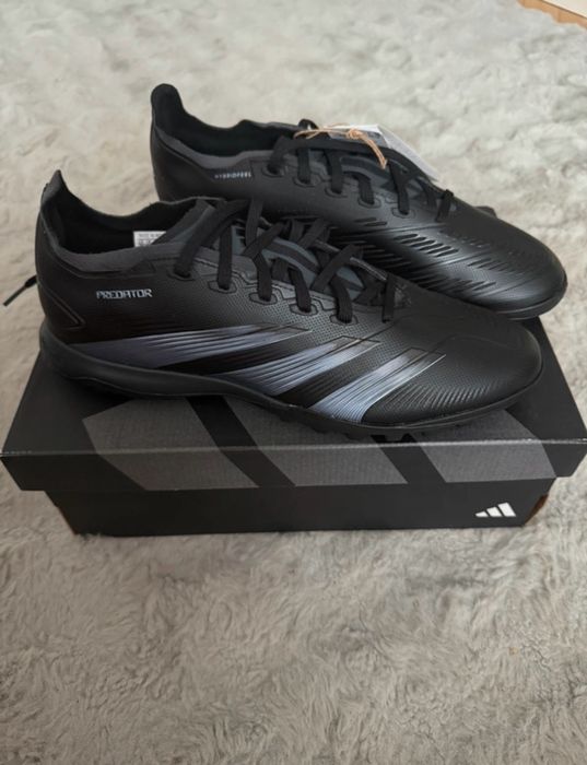 Adidasi de fotbal NOI