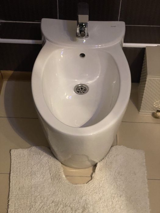 Биде фирмы BRAVAT со смесителем