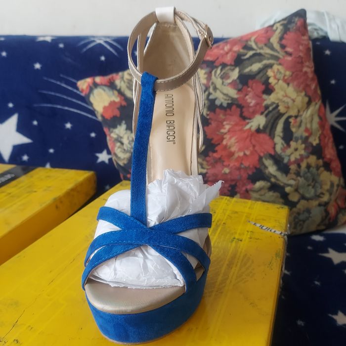 Босоножки 37 рр почти новые