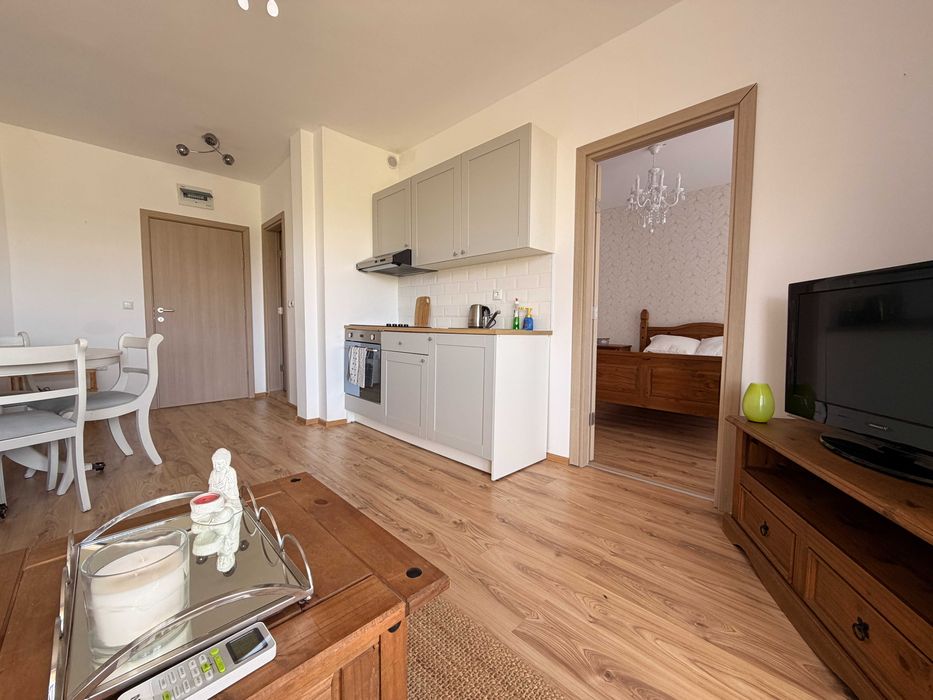 Просторен апартамент - 74 кв.м. с 2 спални и чисто ново обзавеждане, в покрайнините на Слънчев Бряг