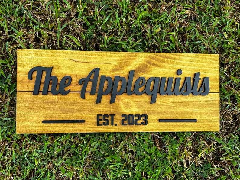 "Eleganță și Personalizare: Gravuri și Cadouri din Lemn"