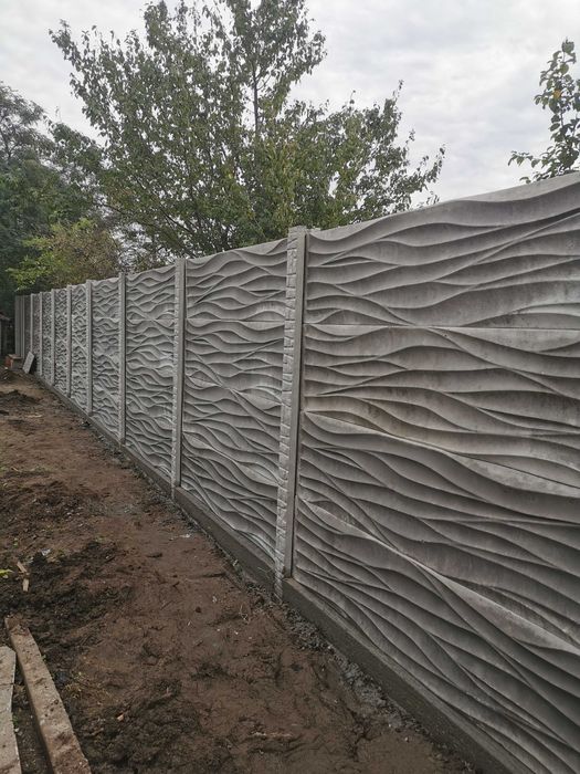 Vindem și Montam GARDURI plăci beton și gard bolțari cu totul la gata.