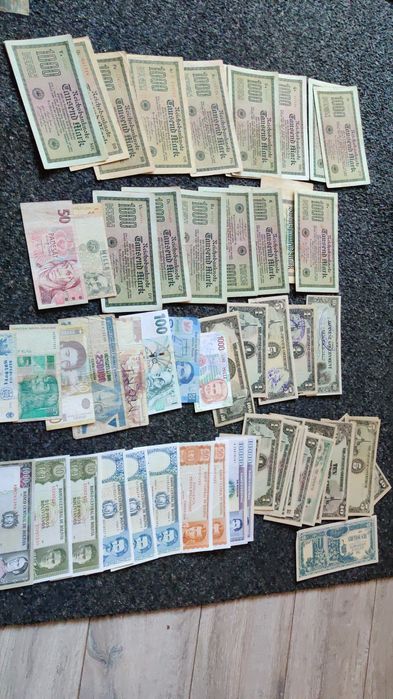 Bancnote diferite românești și straine