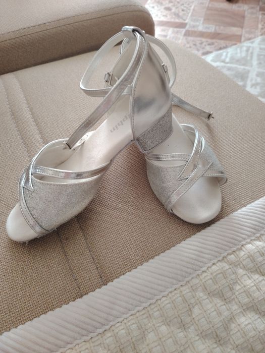 Туфли для танцев 30р на девочку