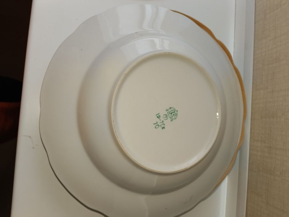 Тарелки суповые.