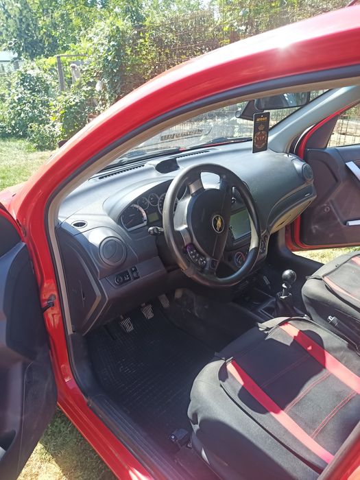 Vând Chevrolet aveo