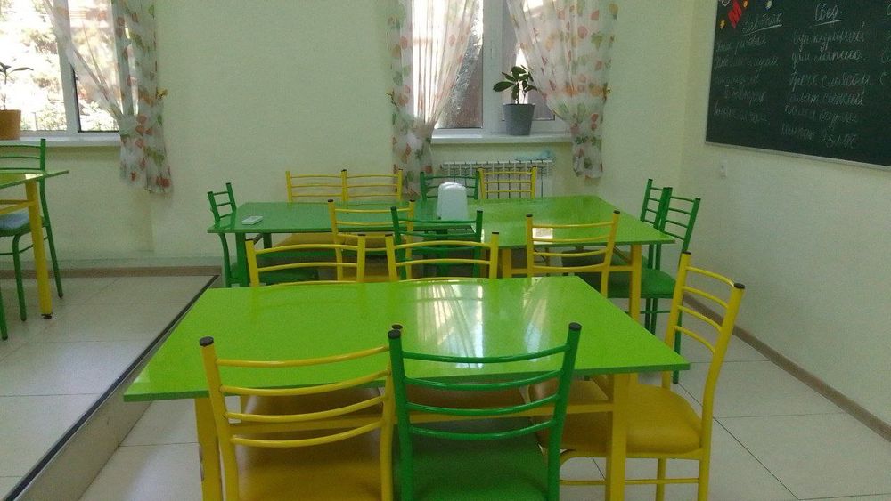 Столы и стулья кухонные