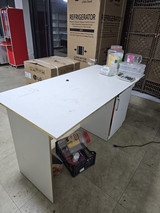 Ветрина для магазина и полки