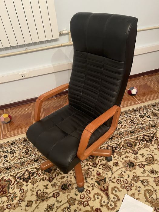 Кожанные кресло!!