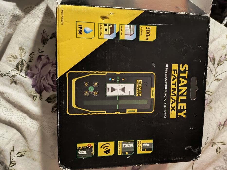 Vând telecomanda laser Stanley