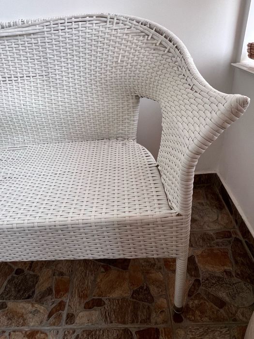 Градинско канапе от изкуствен бял ратан