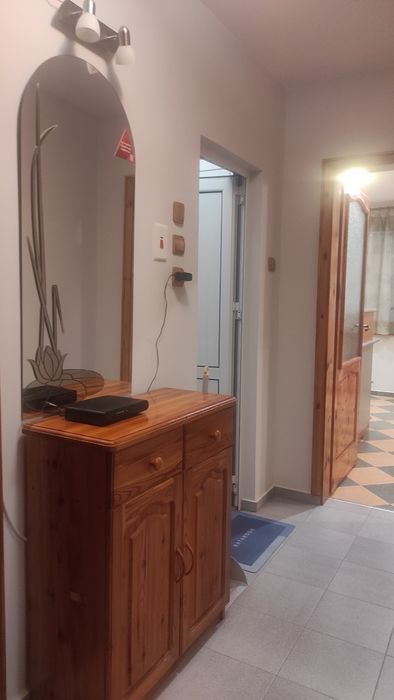 Двустаен апартамент с голяма дневна и отделна спалня на топ център