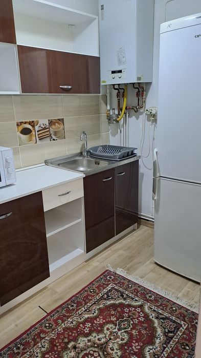 Dau în chirie garsonieră