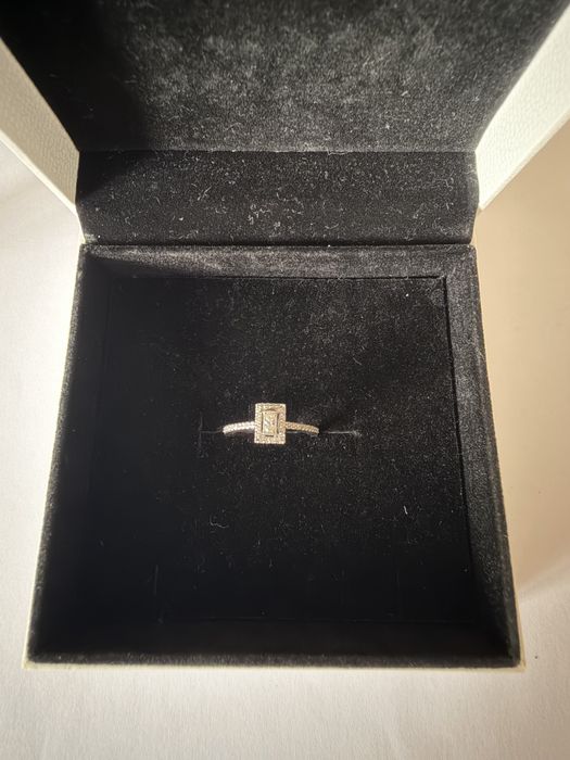 Белое золото с бриллиантом