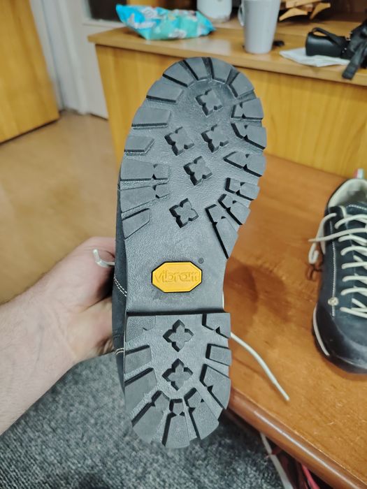 Vînd adidași bărbati drumeții montane Dolomite Karakorum mărimea 42 noi fără etichetă!