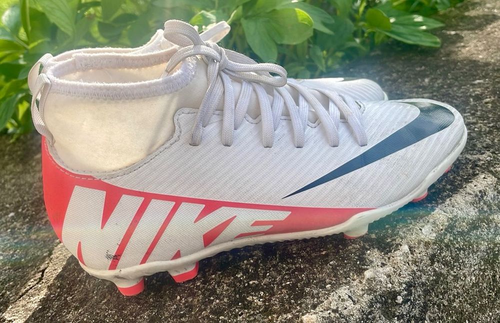 Юношески футболни бутонки Nike Mercurial Superfly 9 Club FG