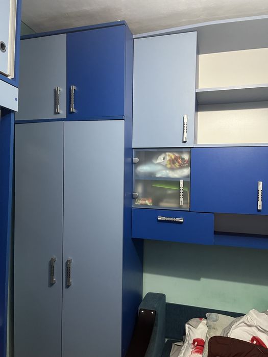 Mobila albastra de vanzare