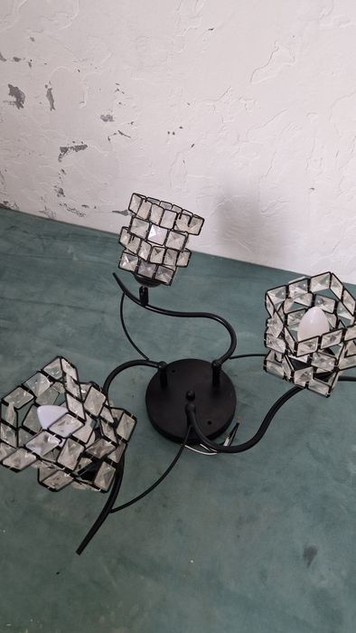 Люстра в черном цвете