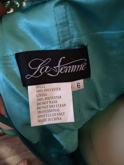 Rochie elegantă La Femme , culoare Peacock(reflexii de verde smarald și albastru, M/38, nouă cu etichetă